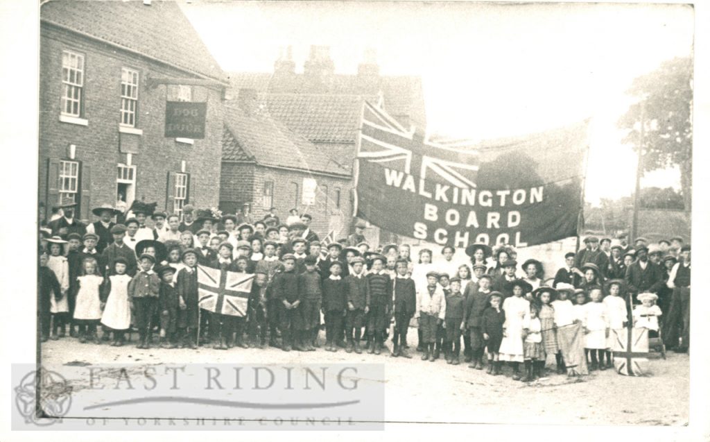 Board School children, near Dog and Duck Inn, Walkington  1910