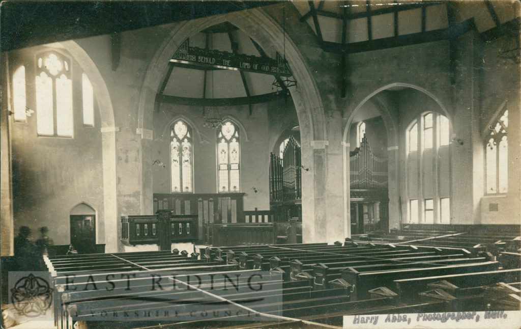 Newland Congregational church, interior looking towards pulpit and organ, Hull 1900s