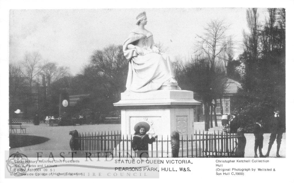 Pearson Park, statue of Queen Victoria, Hull 1900