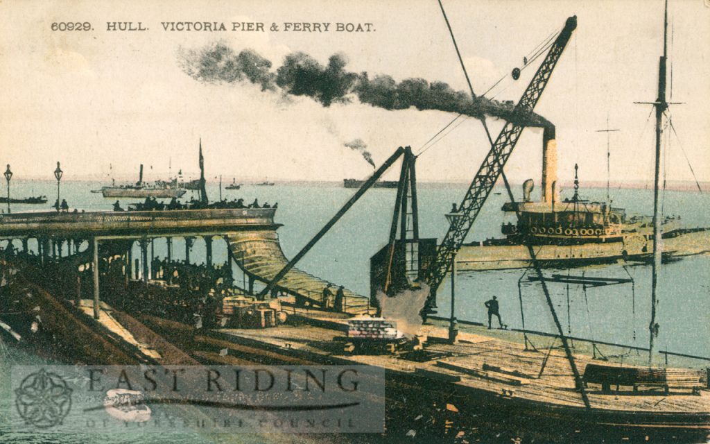 Victoria Pier, with ferry steamer, Hull 1910